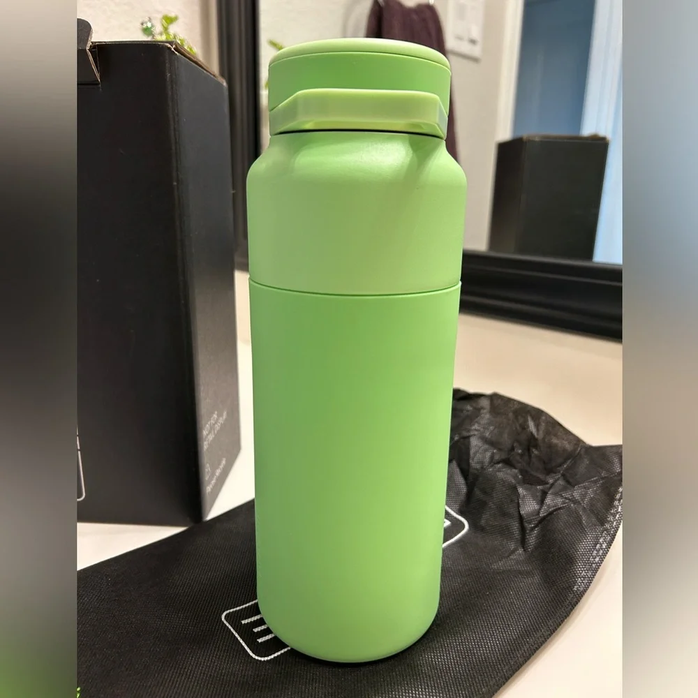 BrüMate Rotera Touchless Water Bottle - Kiwi Green - Picture 3 of 8